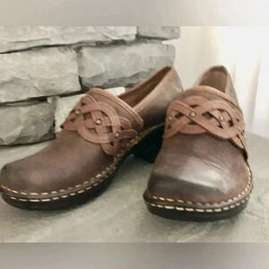 NWOT Softspots Leather,Braided upper detail Slip On Clogs,Pillow top technology